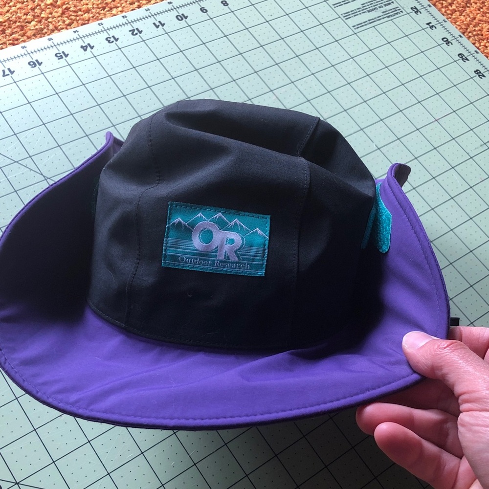 Outdoor Research Black, Purple & Teal Wide-Brim Gore-Tex Rain Hat size small - Picture 7 of 7